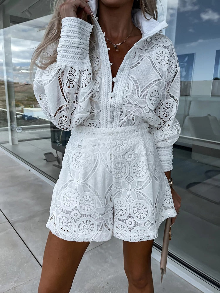 Korte Jumpsuit van Kant – Zomerse Elegantie